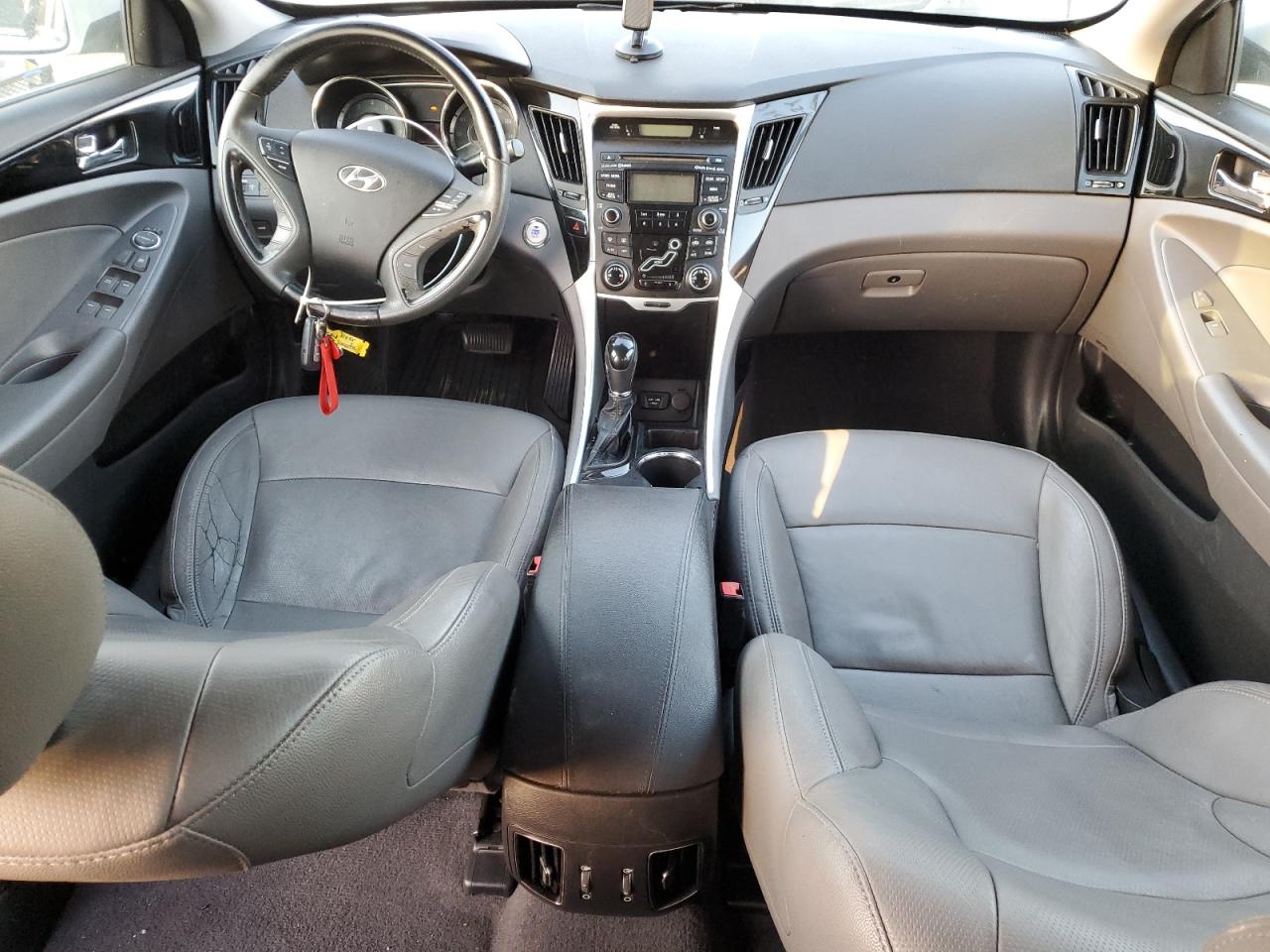 2012 Hyundai Sonata - Image 8