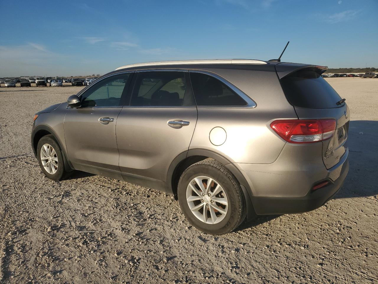 2017 Kia Sorento - Image 2