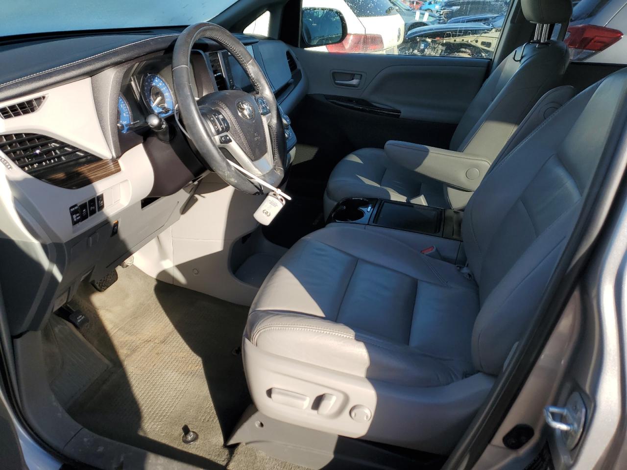 2016 Toyota Sienna - Image 7