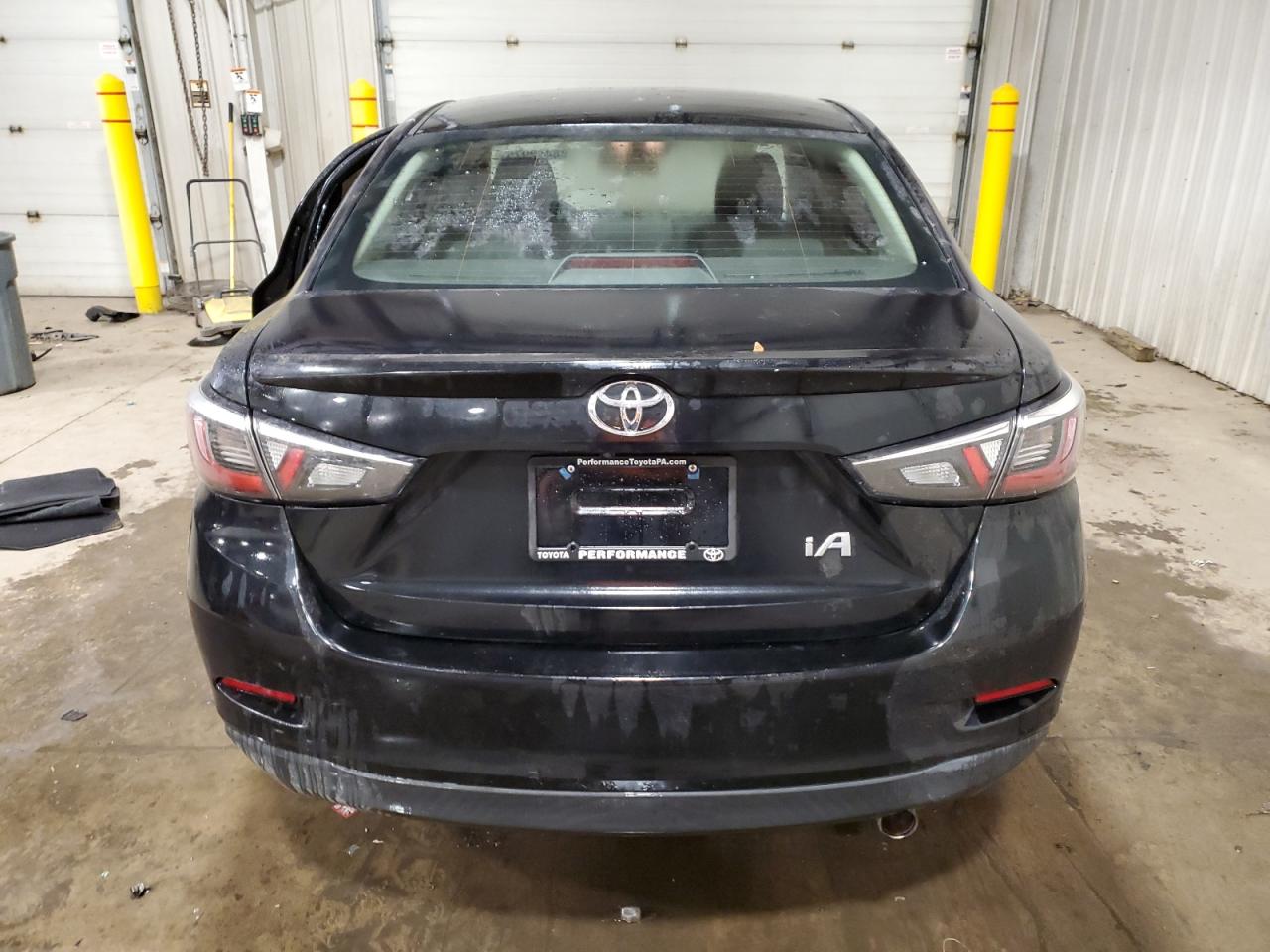 VIN 3MYDLBYV3JY305215 2018 TOYOTA YARIS no.6