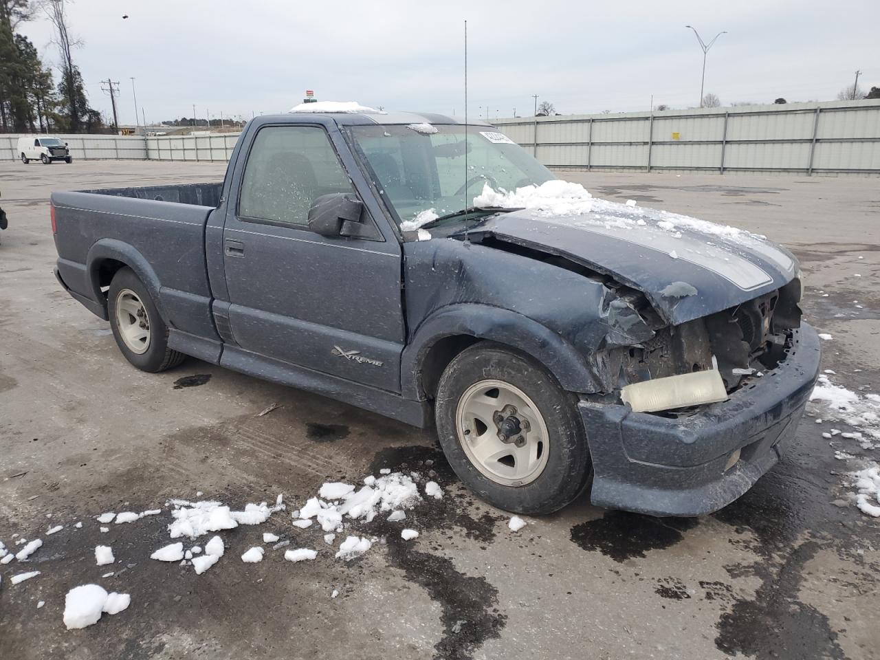 2003 Chevrolet S-10 Pickup - Image 4