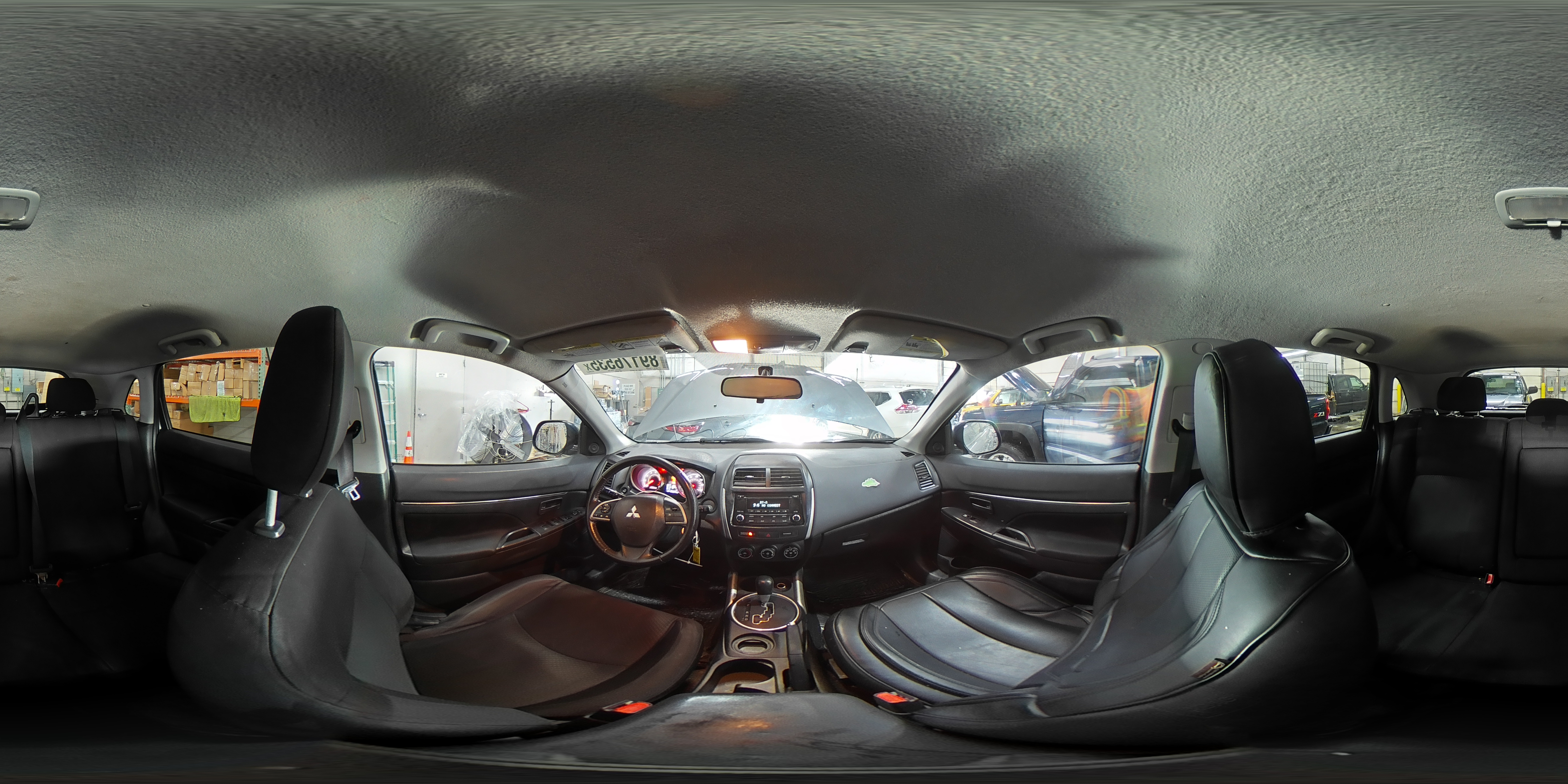 2014 Mitsubishi Outlander - Image 16