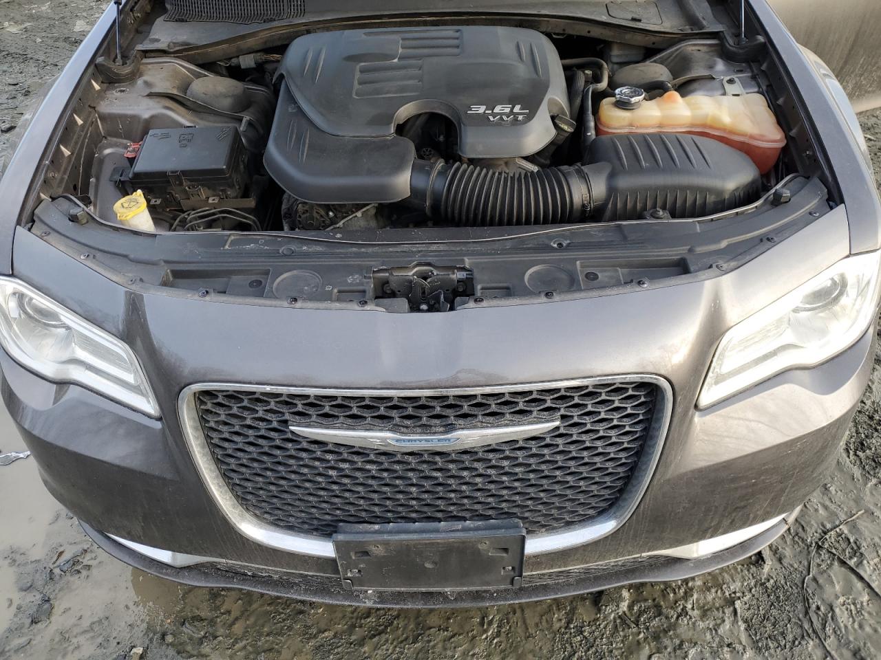 2015 Chrysler 300 - Image 11