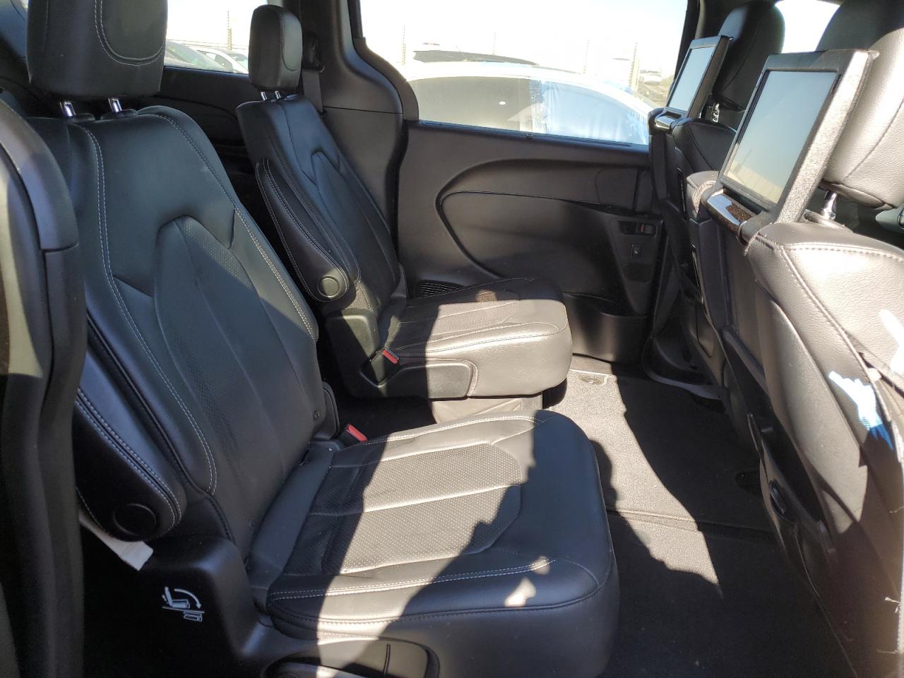 2020 Chrysler Pacifica - Image 11