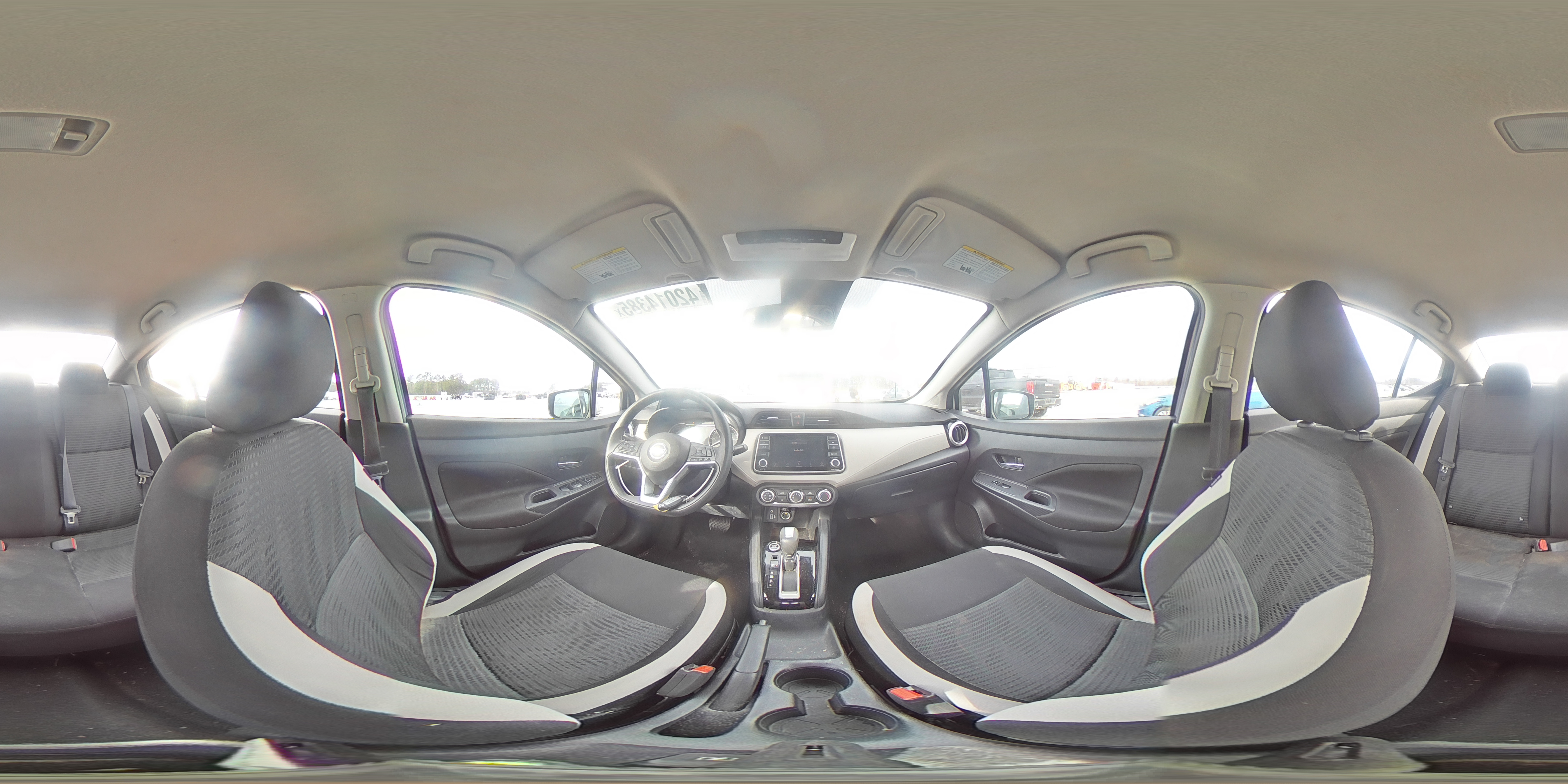 2021 Nissan Versa - Image 12