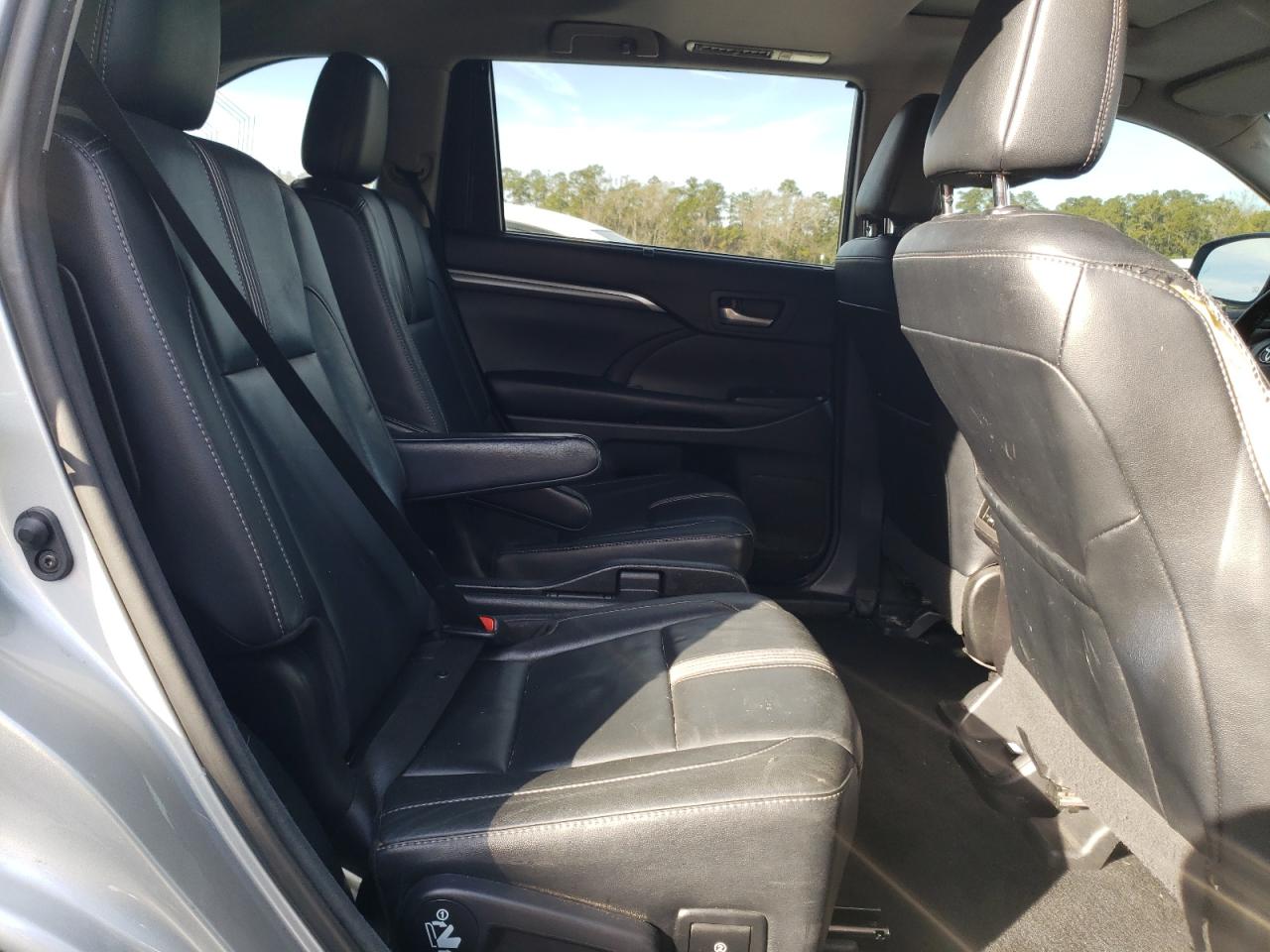 2017 Toyota Highlander - Image 11