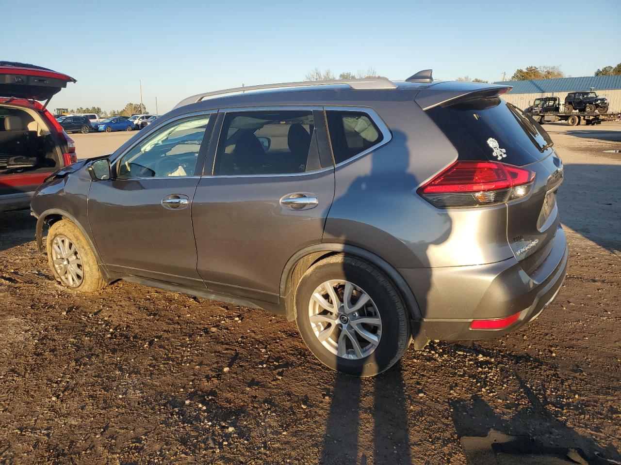 2017 Nissan Rogue - Image 2