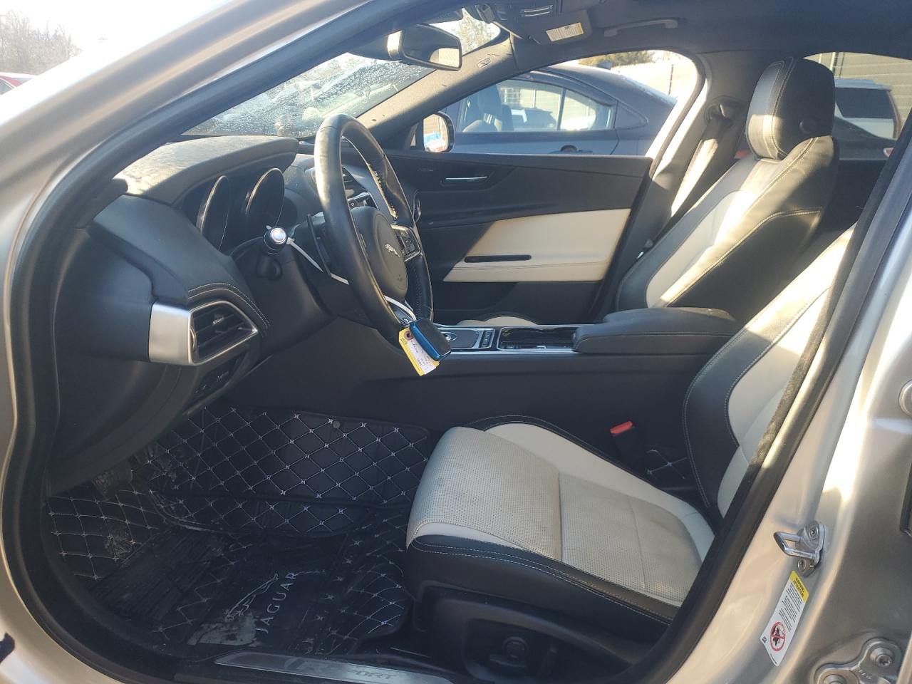2017 Jaguar XE - Image 7