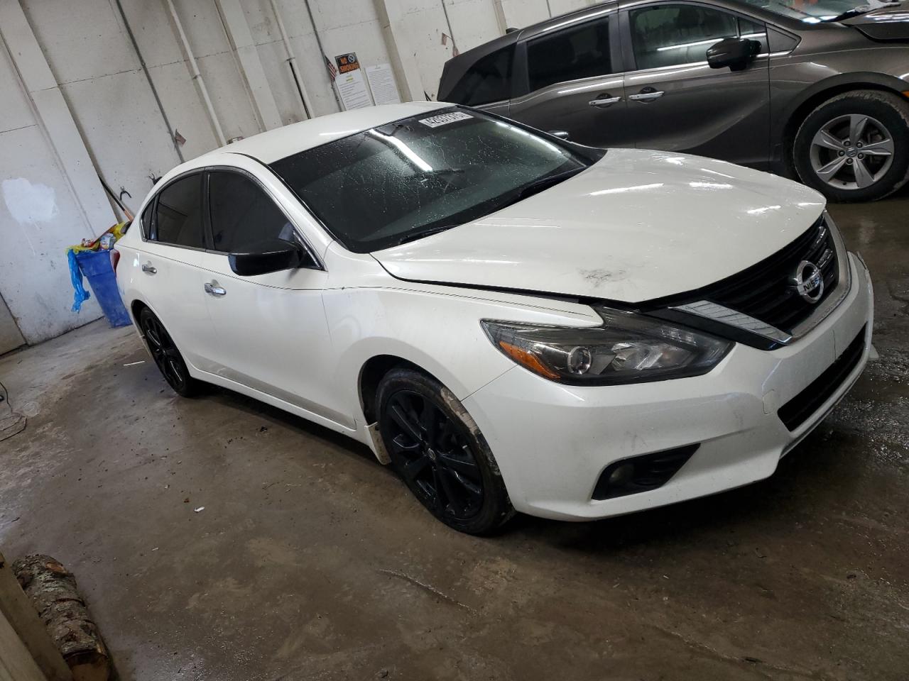 2017 Nissan Altima - Image 4