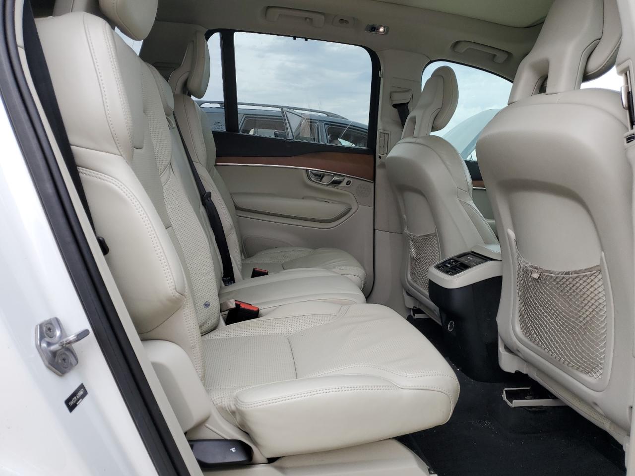 2016 Volvo XC90 - Image 11