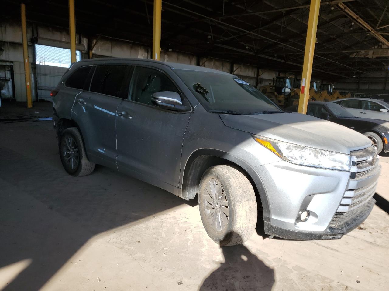 VIN 5TDKZRFH4JS527859 2018 TOYOTA HIGHLANDER no.4