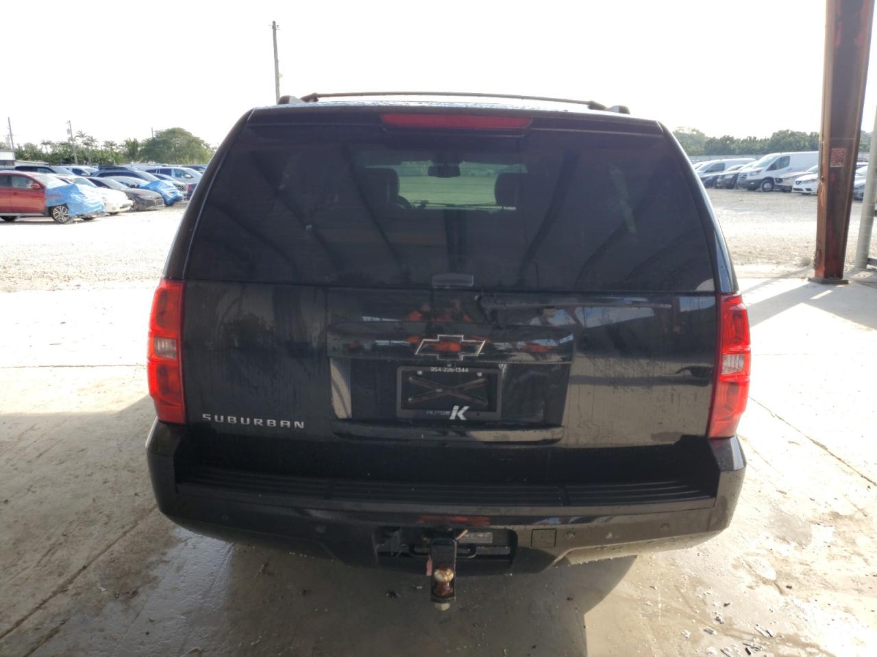 2014 Chevrolet Suburban - Image 6