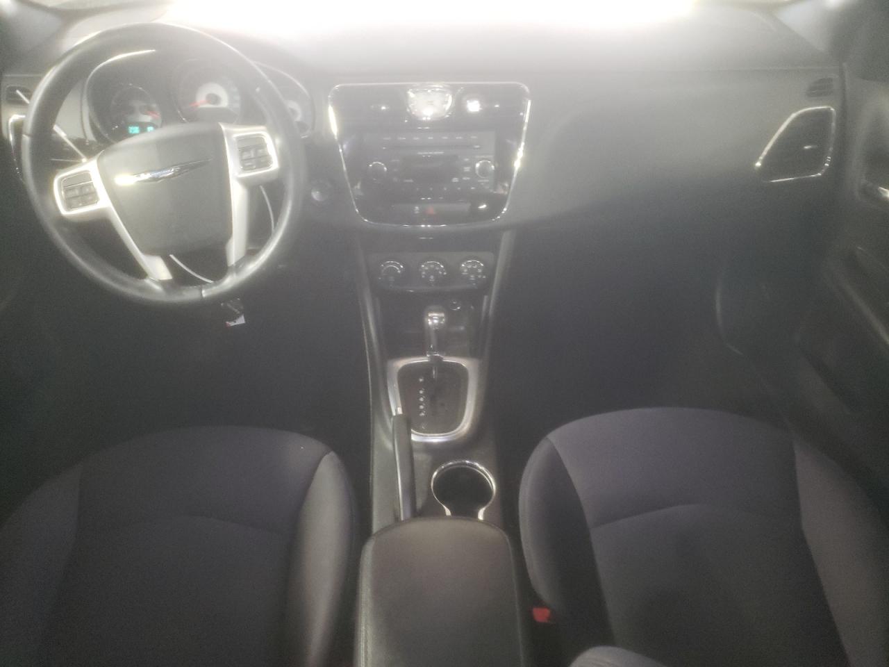 2013 Chrysler 200 - Image 8