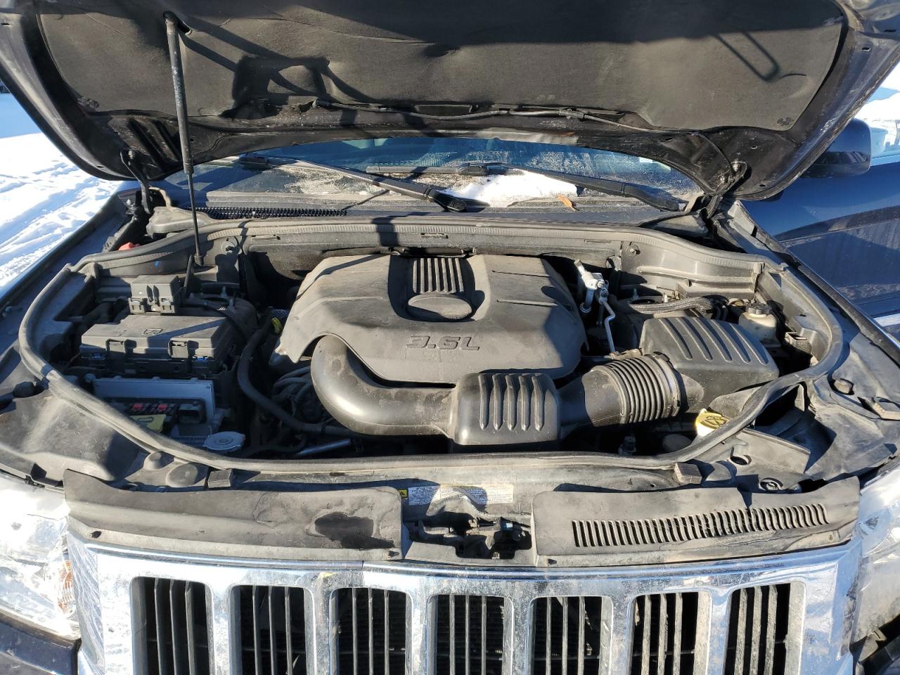 2011 Jeep Grand Cherokee - Image 12