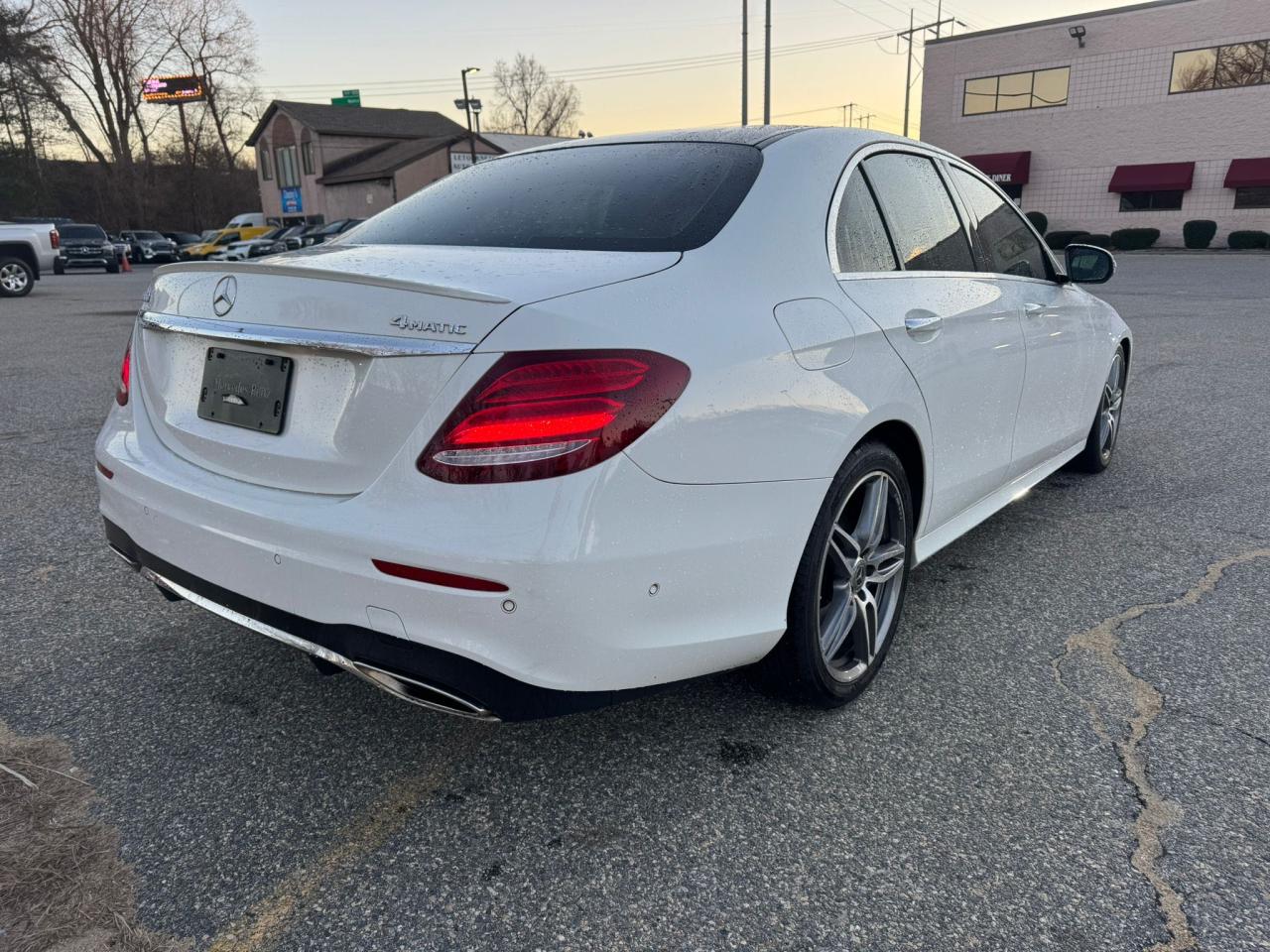 VIN WDDZF4KB6JA459904 2018 MERCEDES-BENZ E-CLASS no.4