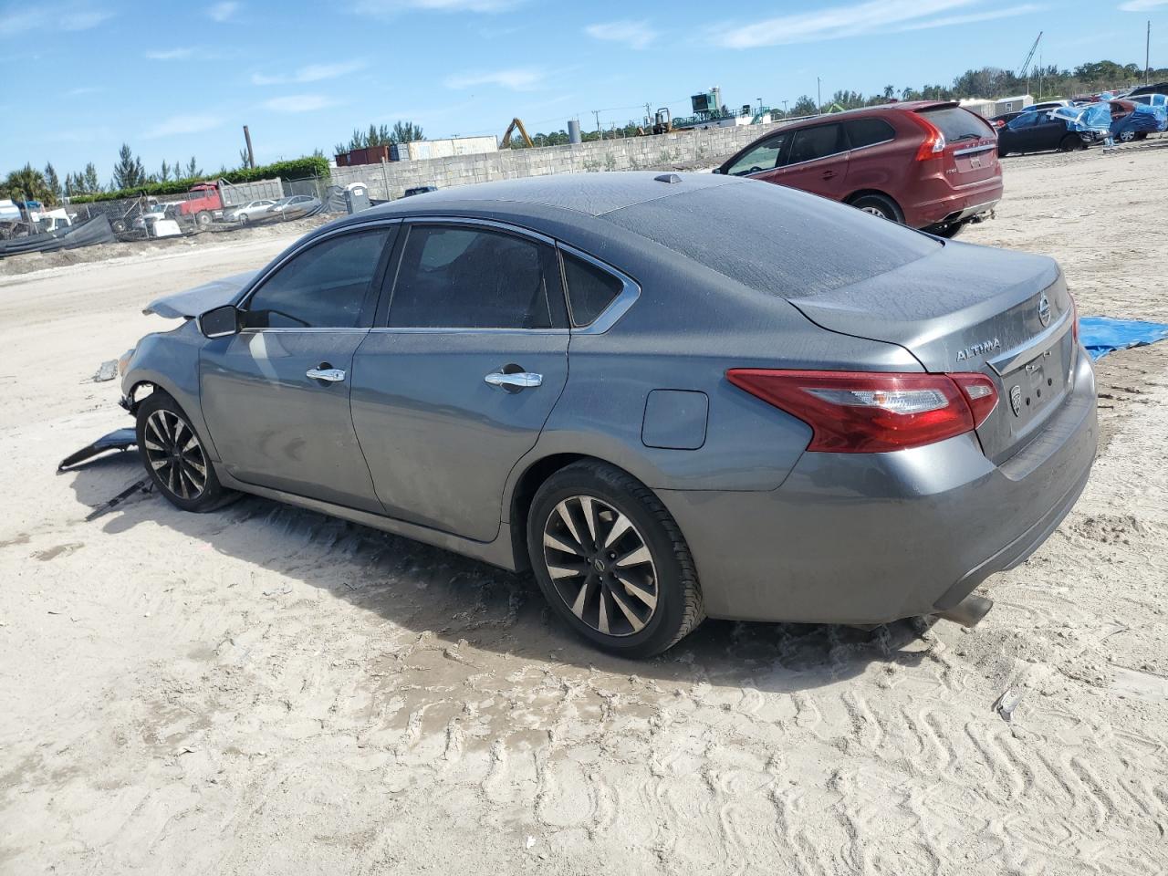 2018 Nissan Altima - Image 2