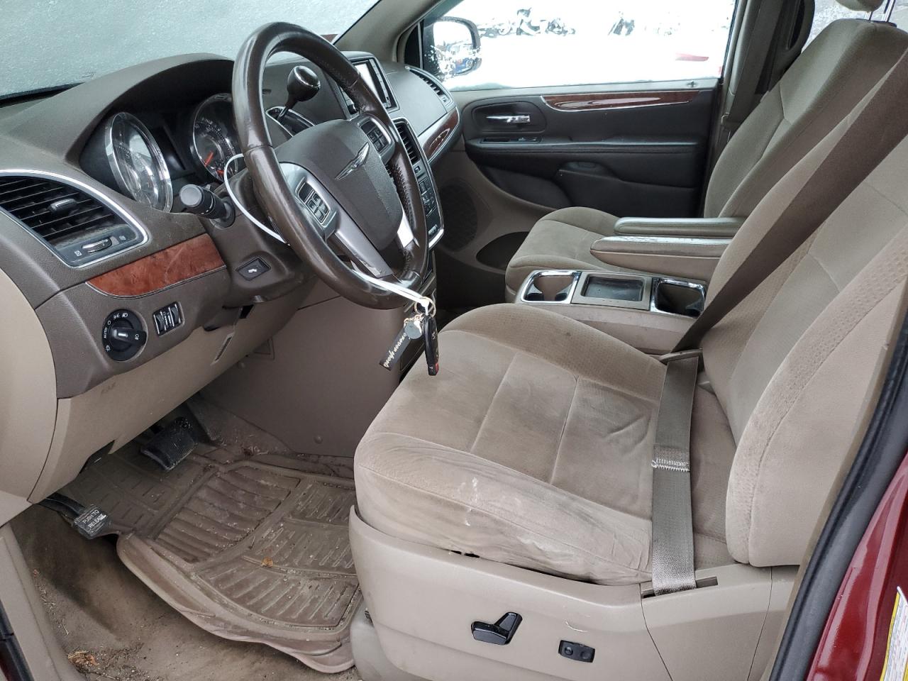 2011 Chrysler Town & Country - Image 7