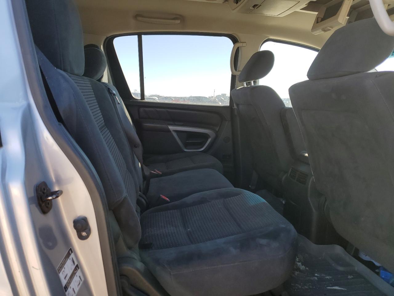 2015 Nissan Armada - Image 11