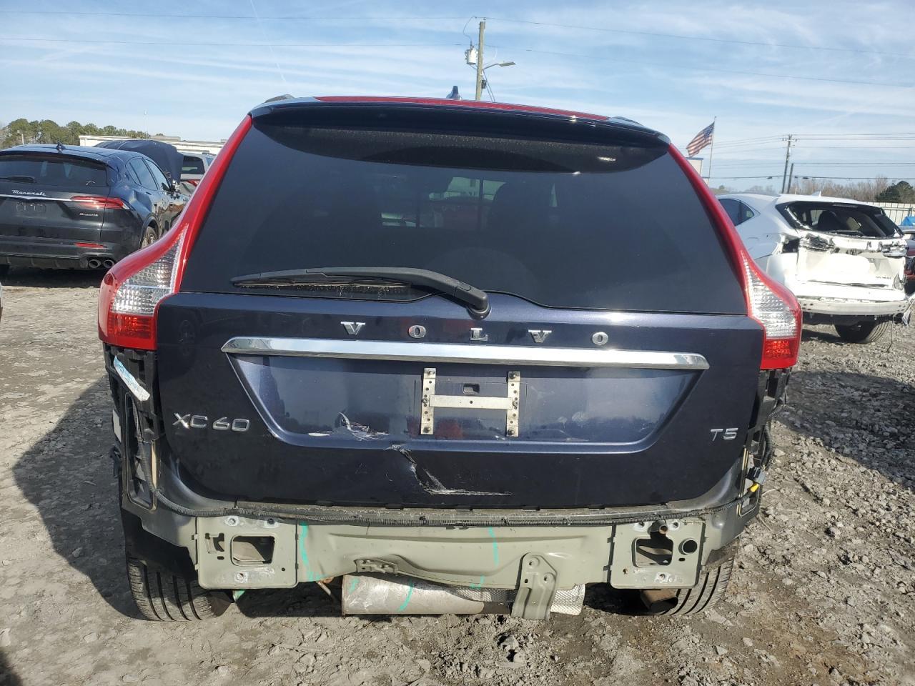 2017 Volvo XC60 - Image 6