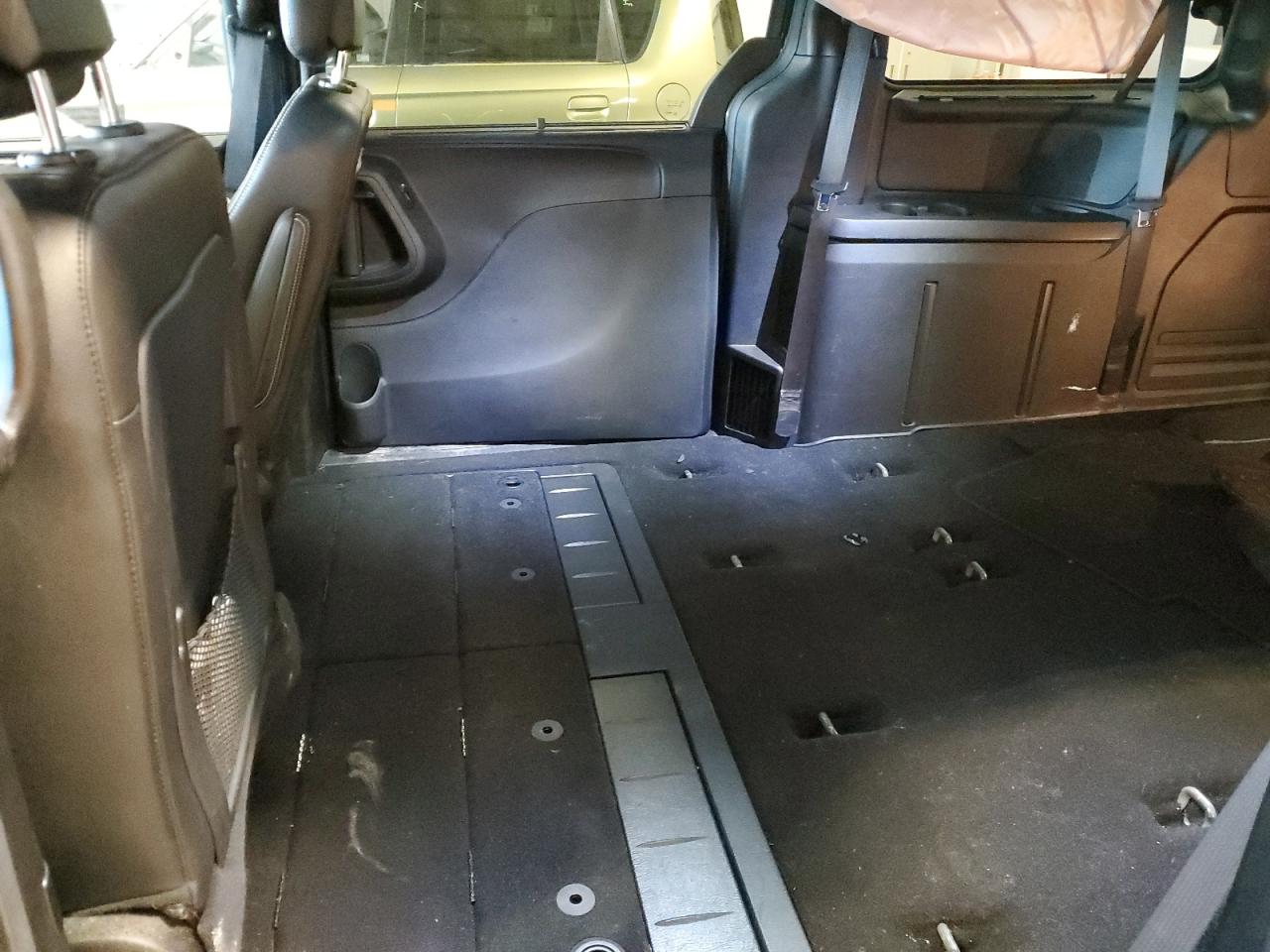 2016 Dodge Caravan - Image 12