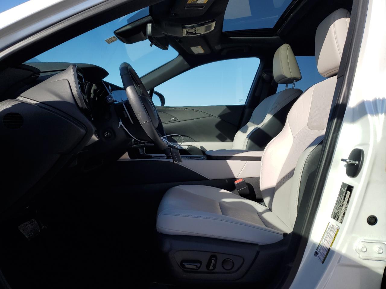 2023 Lexus RX - Image 7