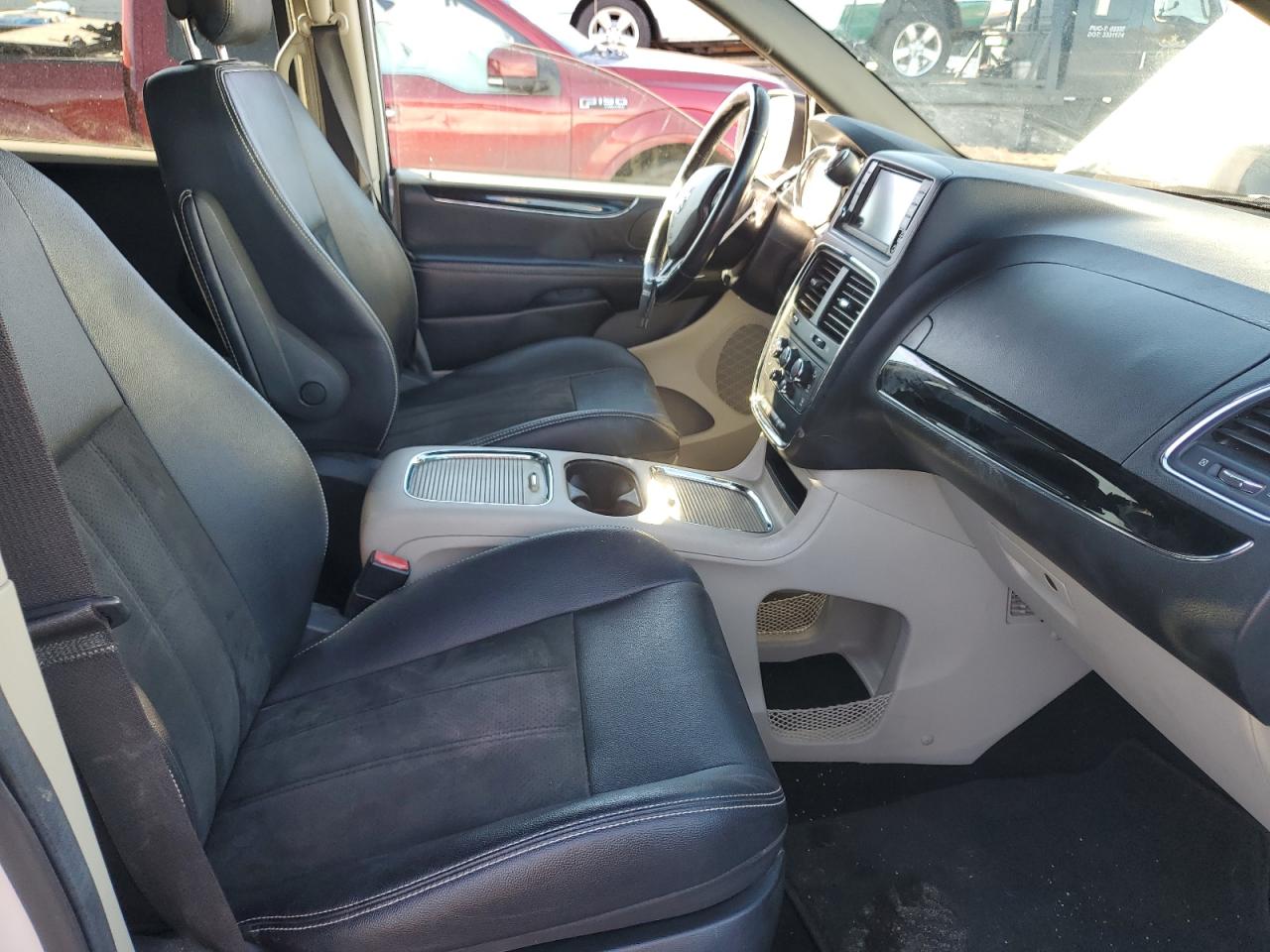2019 Dodge Caravan - Image 7