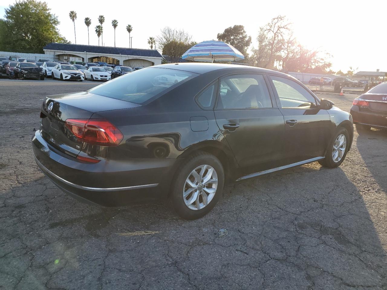2018 Volkswagen Passat - Image 3