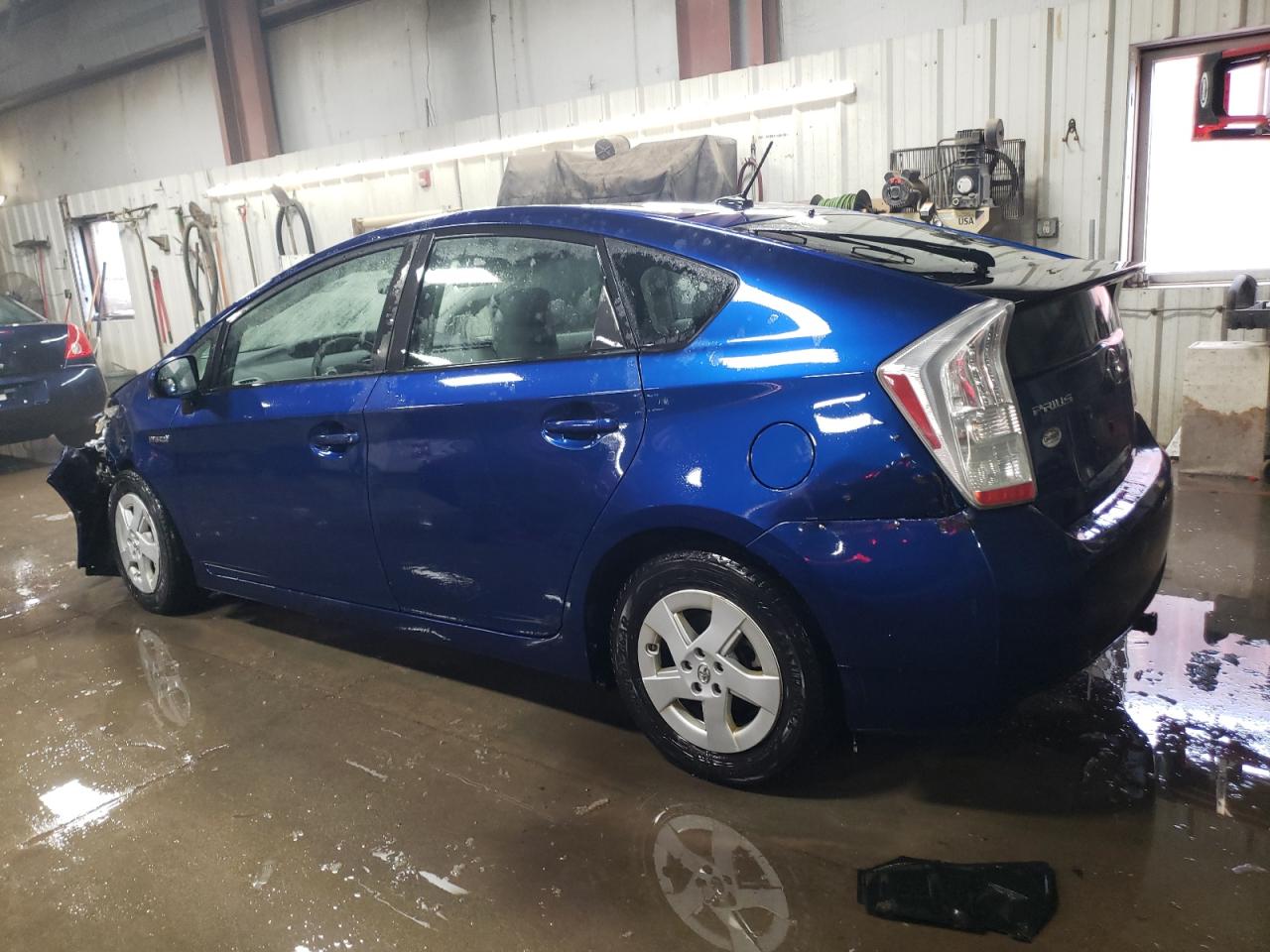 2010 Toyota Prius - Image 2