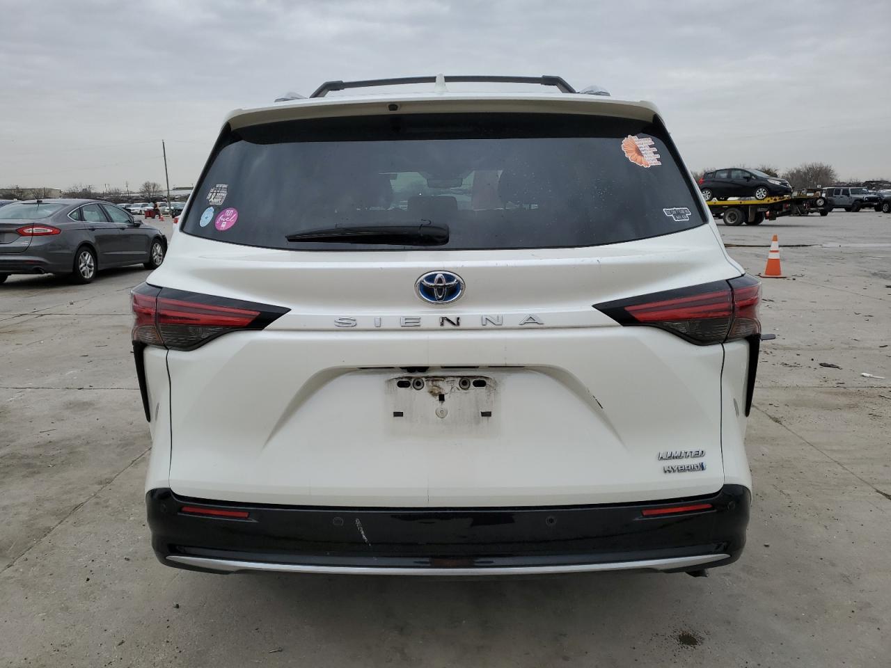 2021 Toyota Sienna - Image 6