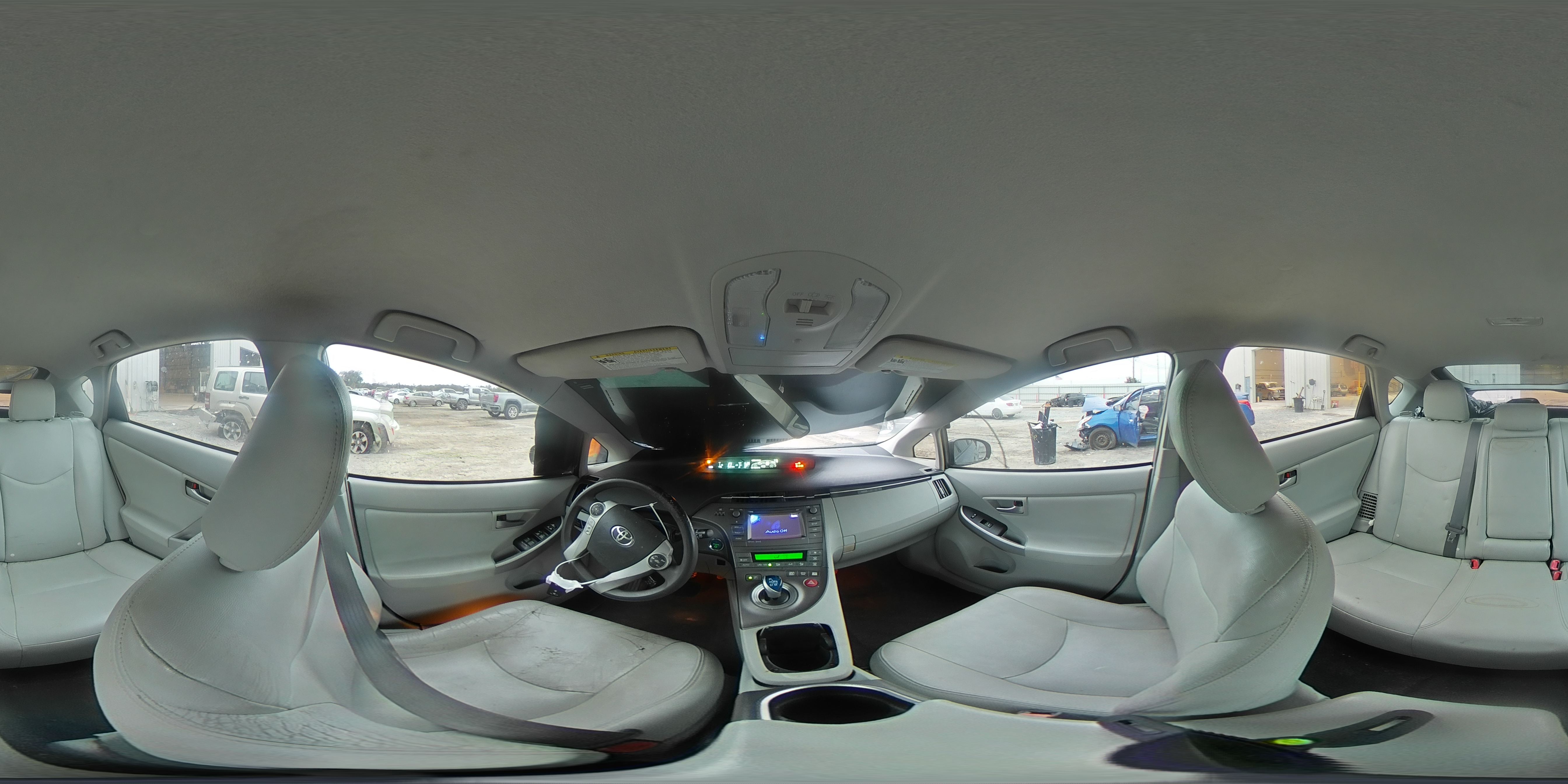 2014 Toyota Prius - Image 15