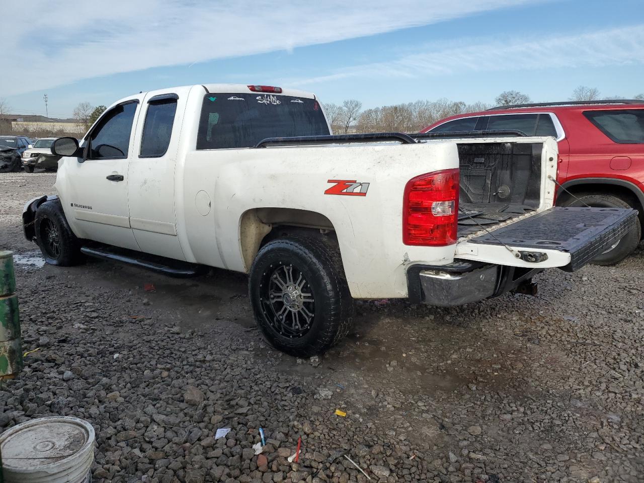 2007 Chevrolet Silverado - Image 2