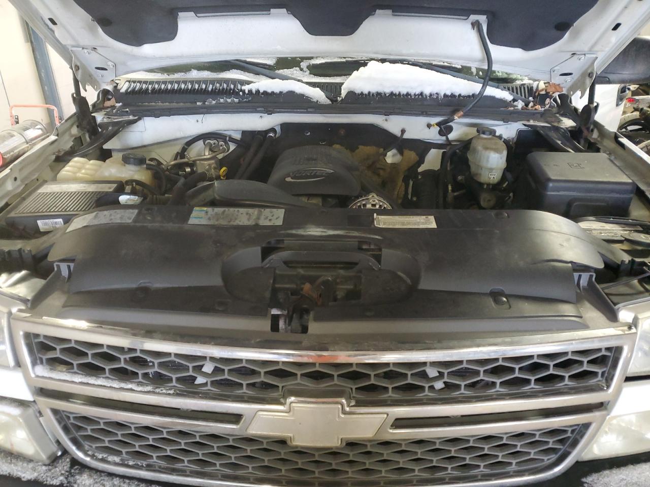 2005 Chevrolet Silverado - Image 11