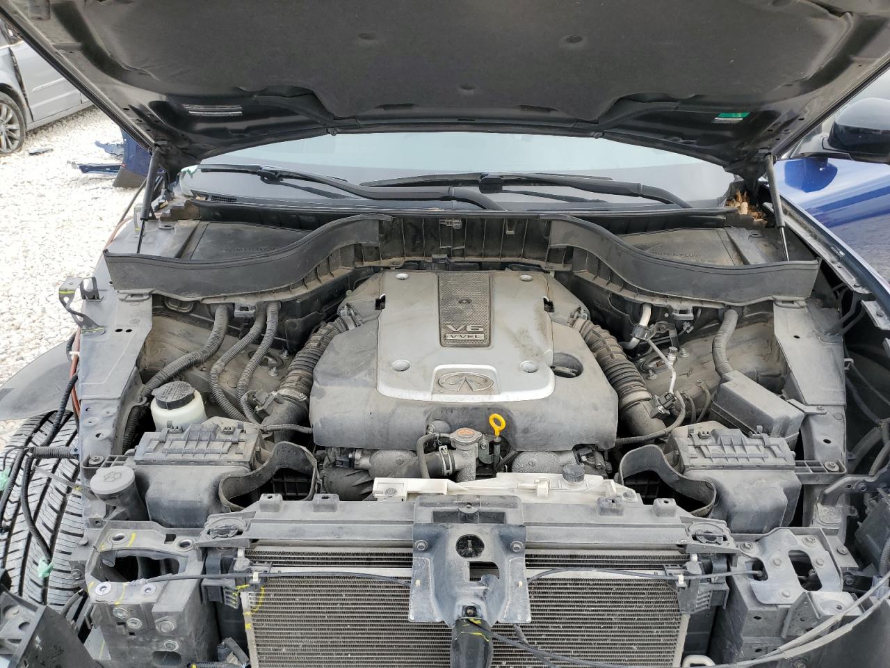 2017 Infiniti QX70 - Image 12