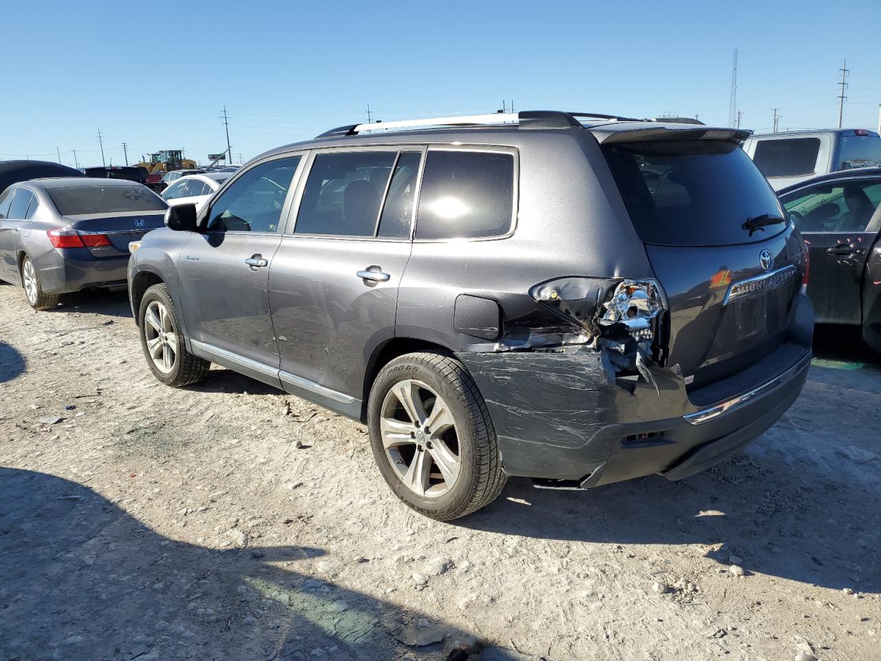 2013 Toyota Highlander - Image 2