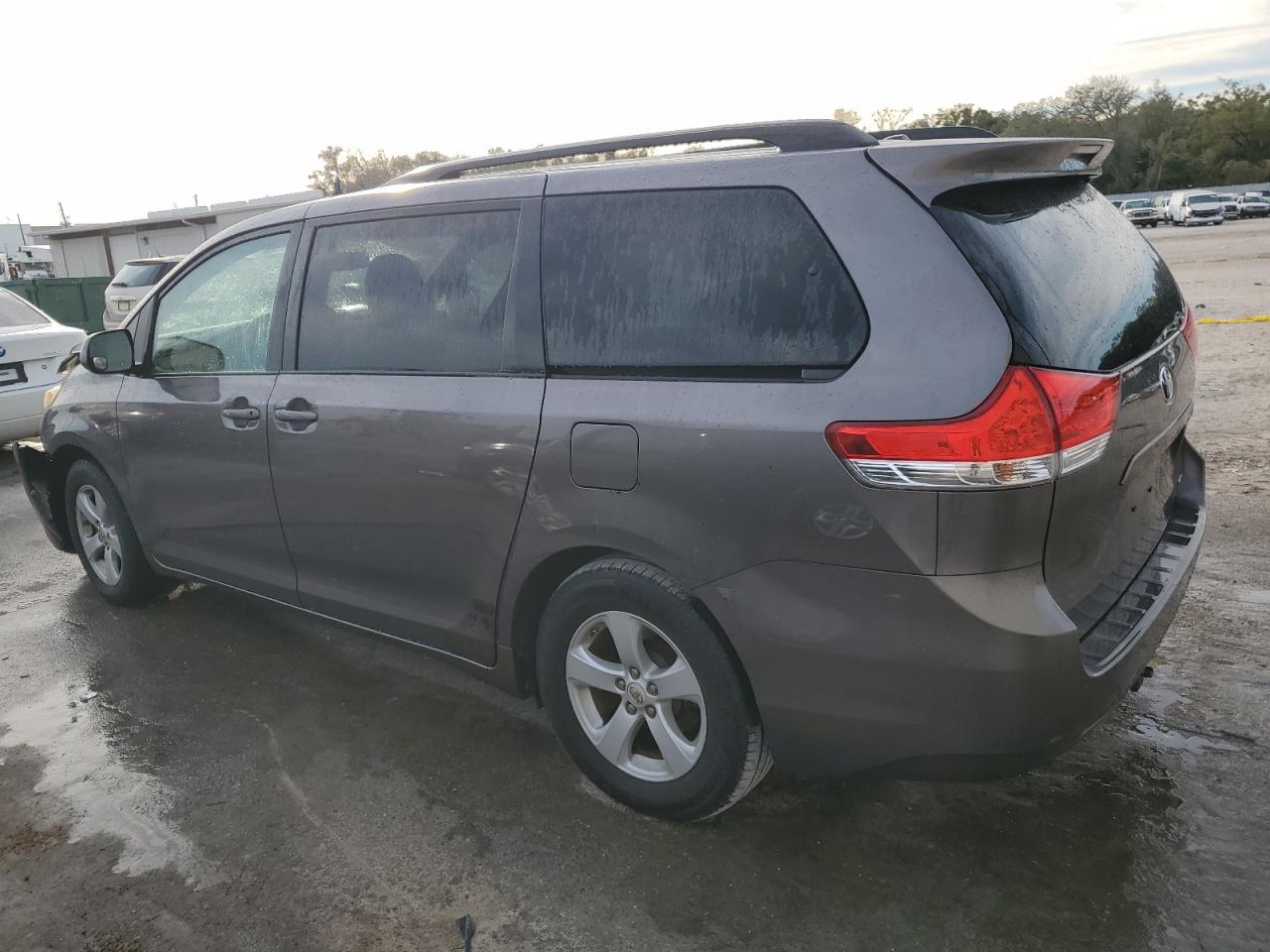 2011 Toyota Sienna - Image 2