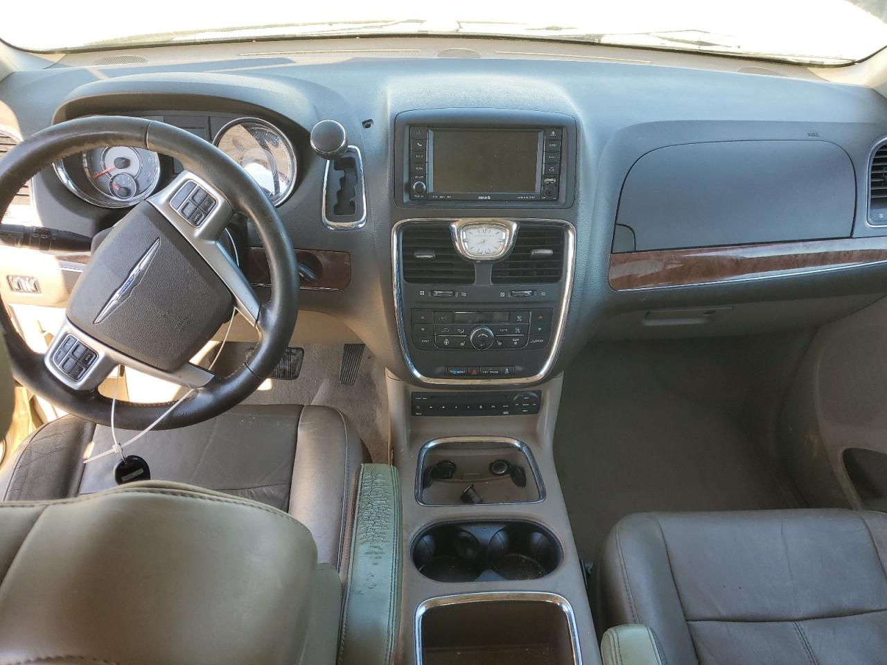 2011 Chrysler Town & Country - Image 8