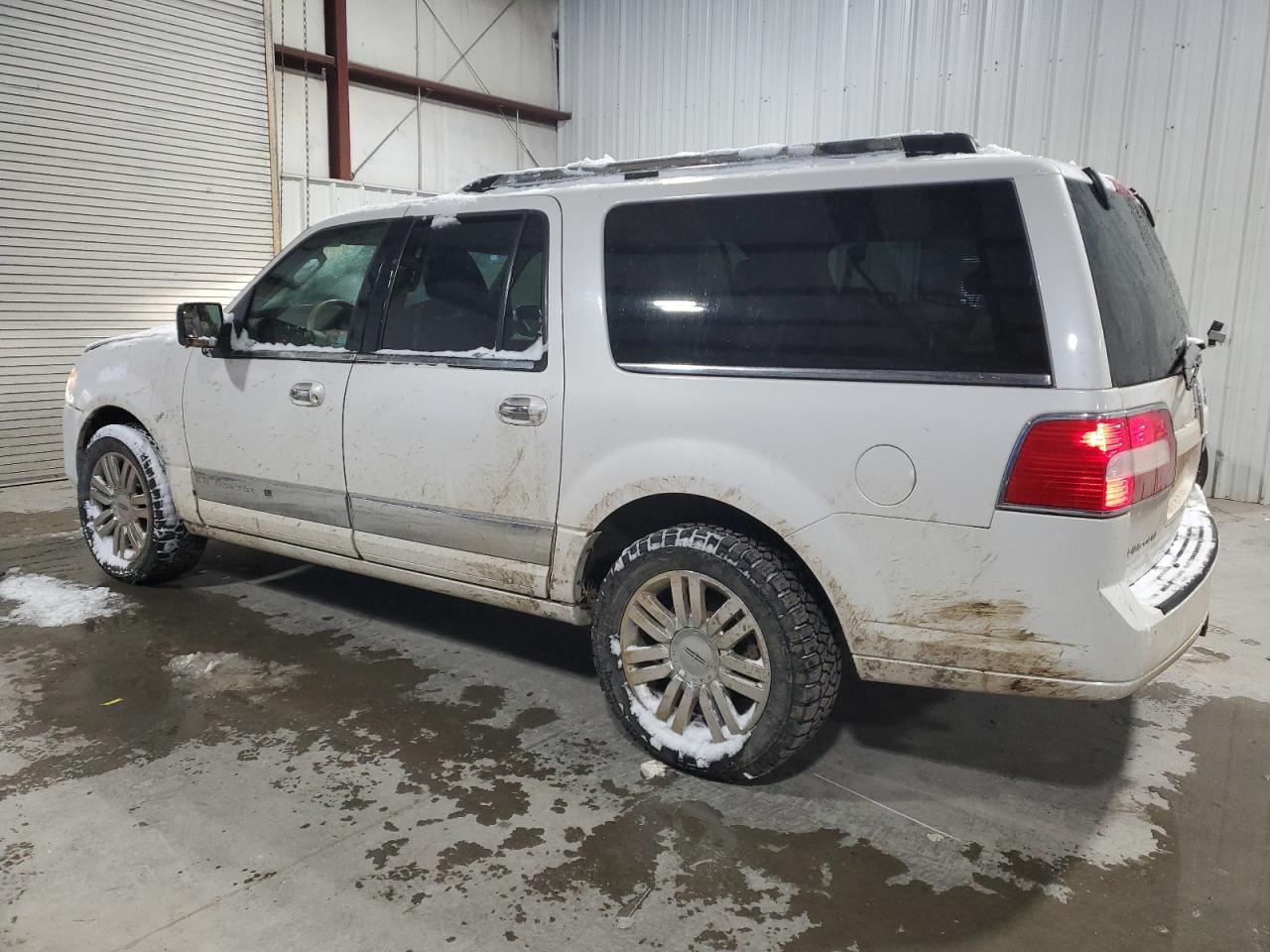 2012 Lincoln Navigator - Image 2