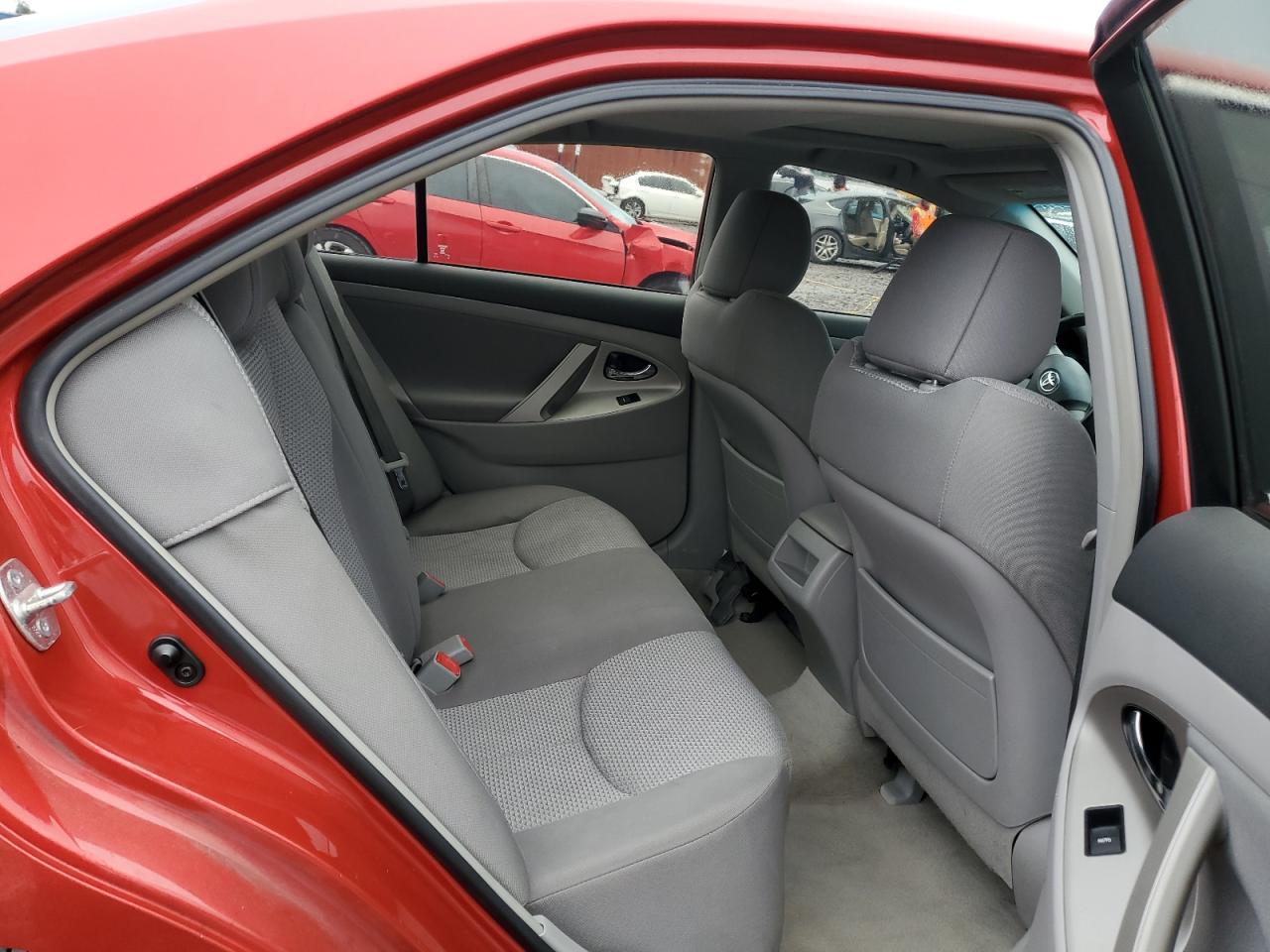 2011 Toyota Camry - Image 10