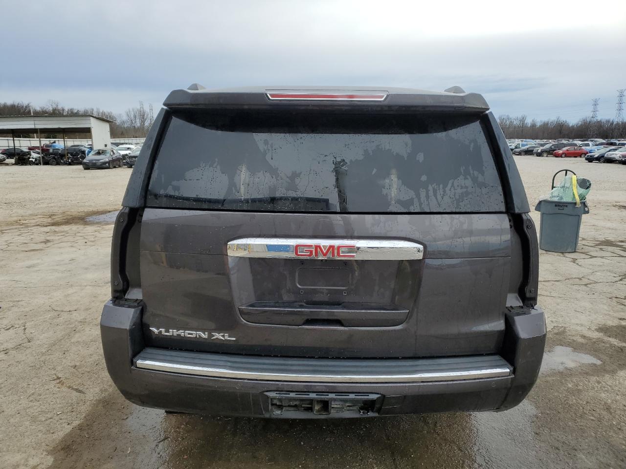 2017 GMC Yukon - Image 6