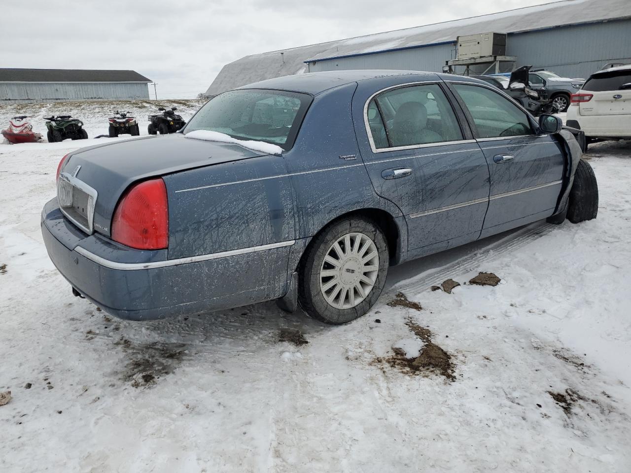 2005 Lincoln Town Car - Image 3