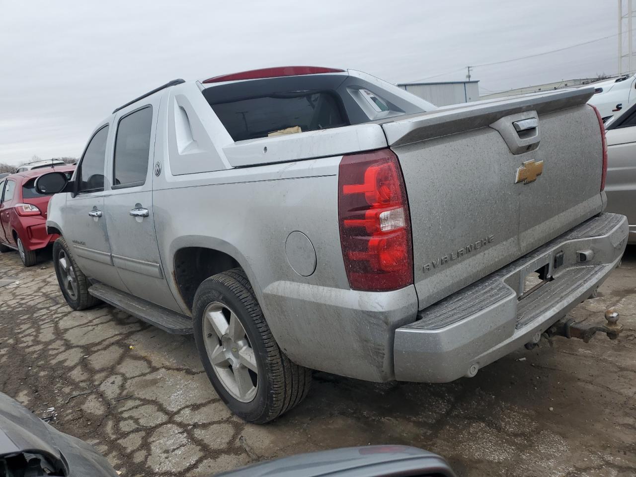 2013 Chevrolet Avalanche - Image 2