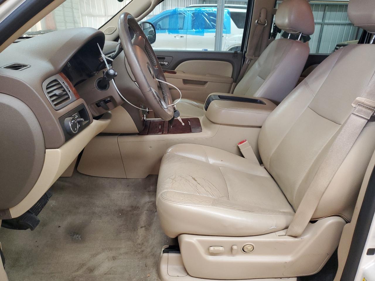 2014 Chevrolet Suburban - Image 7