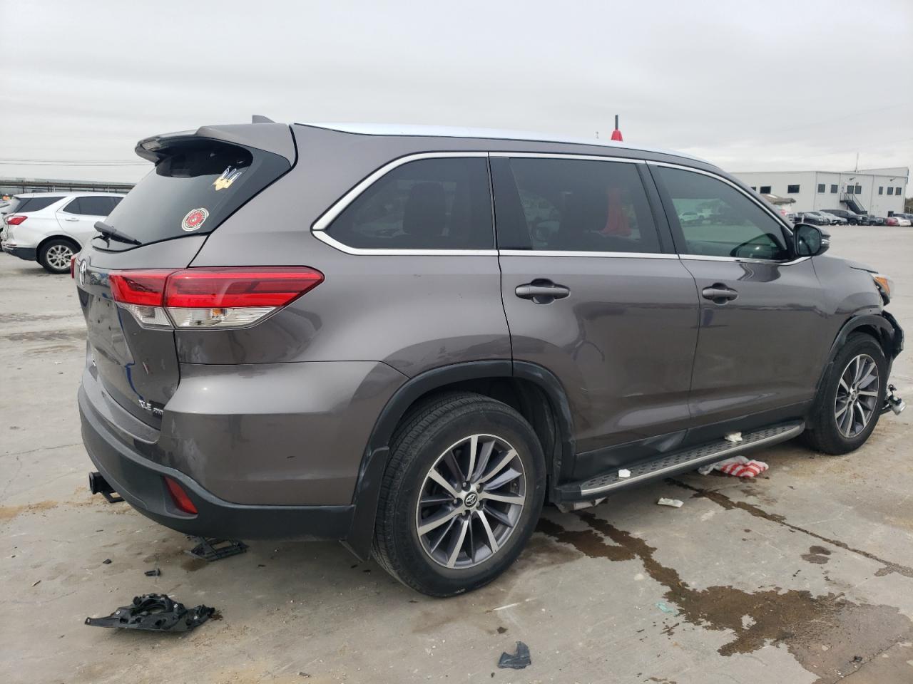 2019 Toyota Highlander - Image 3