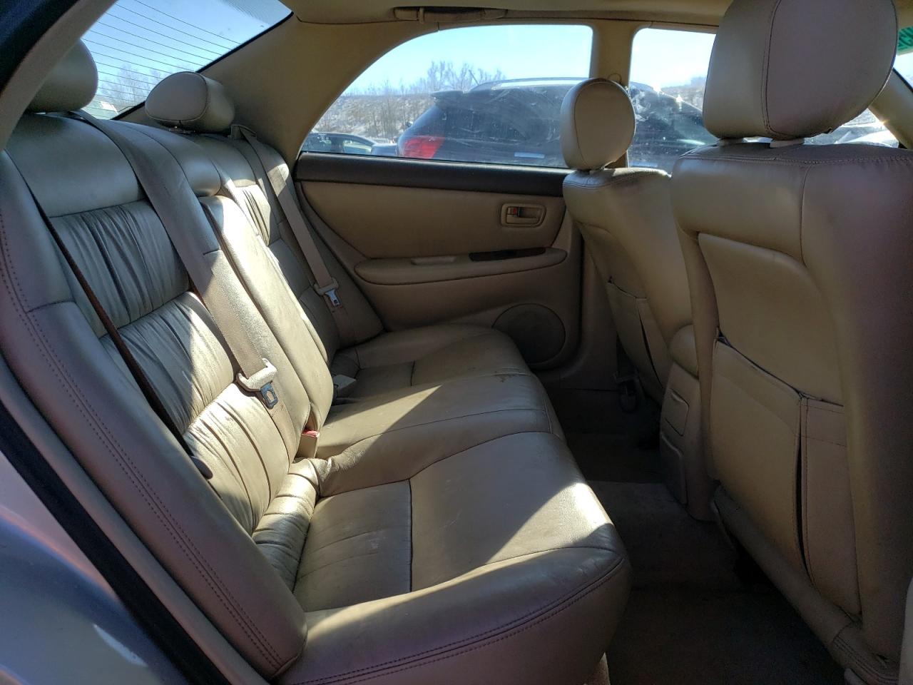 1999 Lexus ES - Image 10