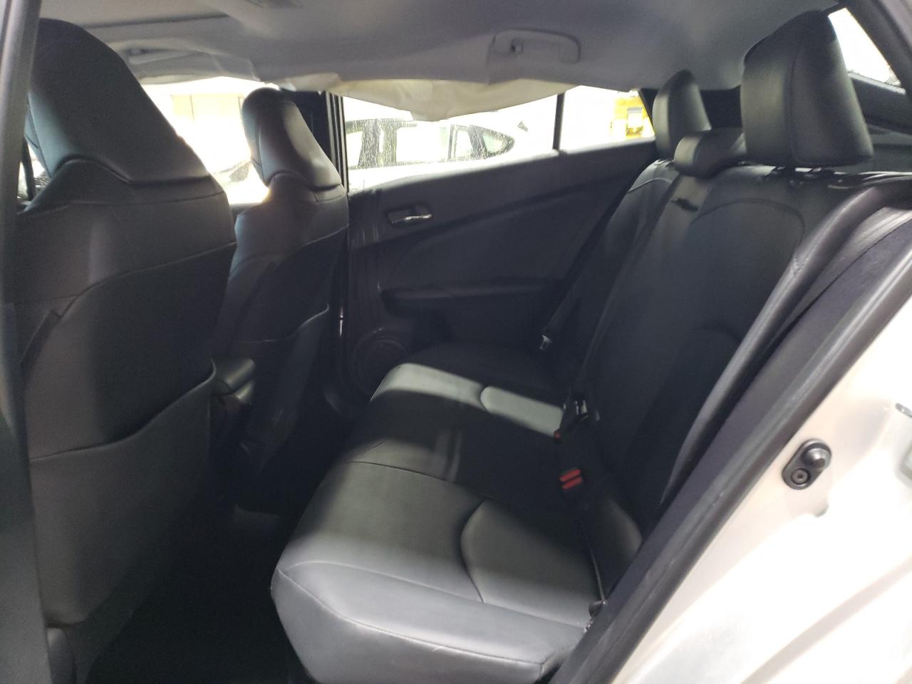 2017 Toyota Prius - Image 11
