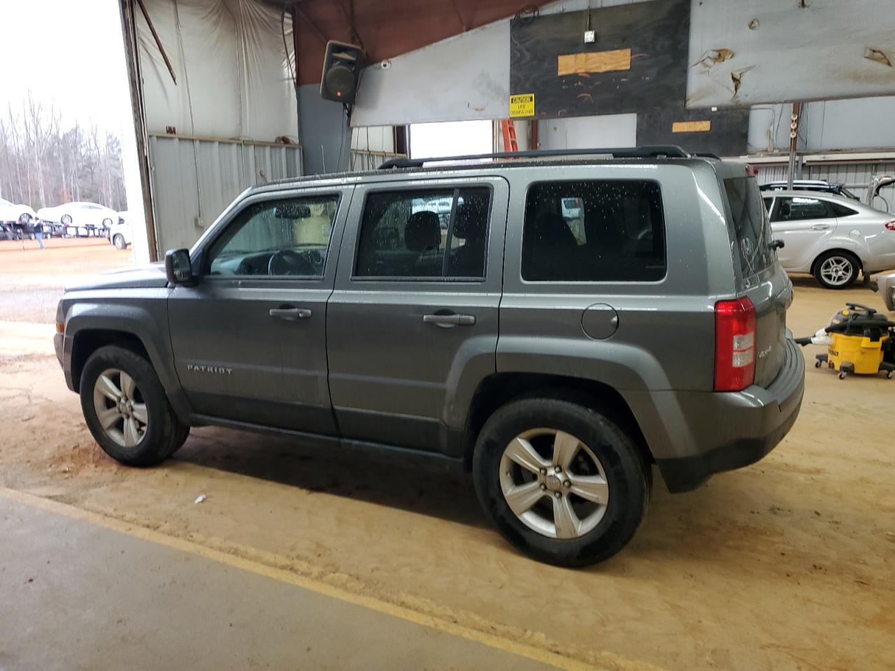 2012 Jeep Liberty (Patriot) - Image 2