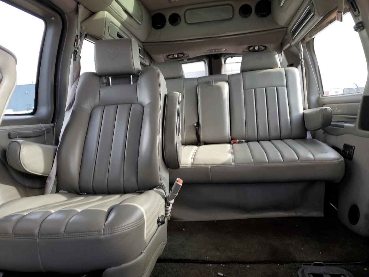 2014 GMC Savana - Image 10