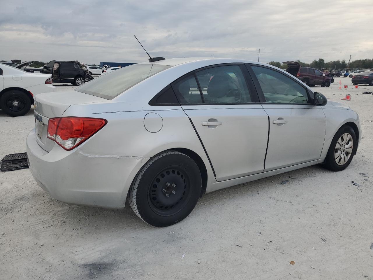 VIN 1G1PA5SH4F7263564 2015 CHEVROLET CRUZE no.3