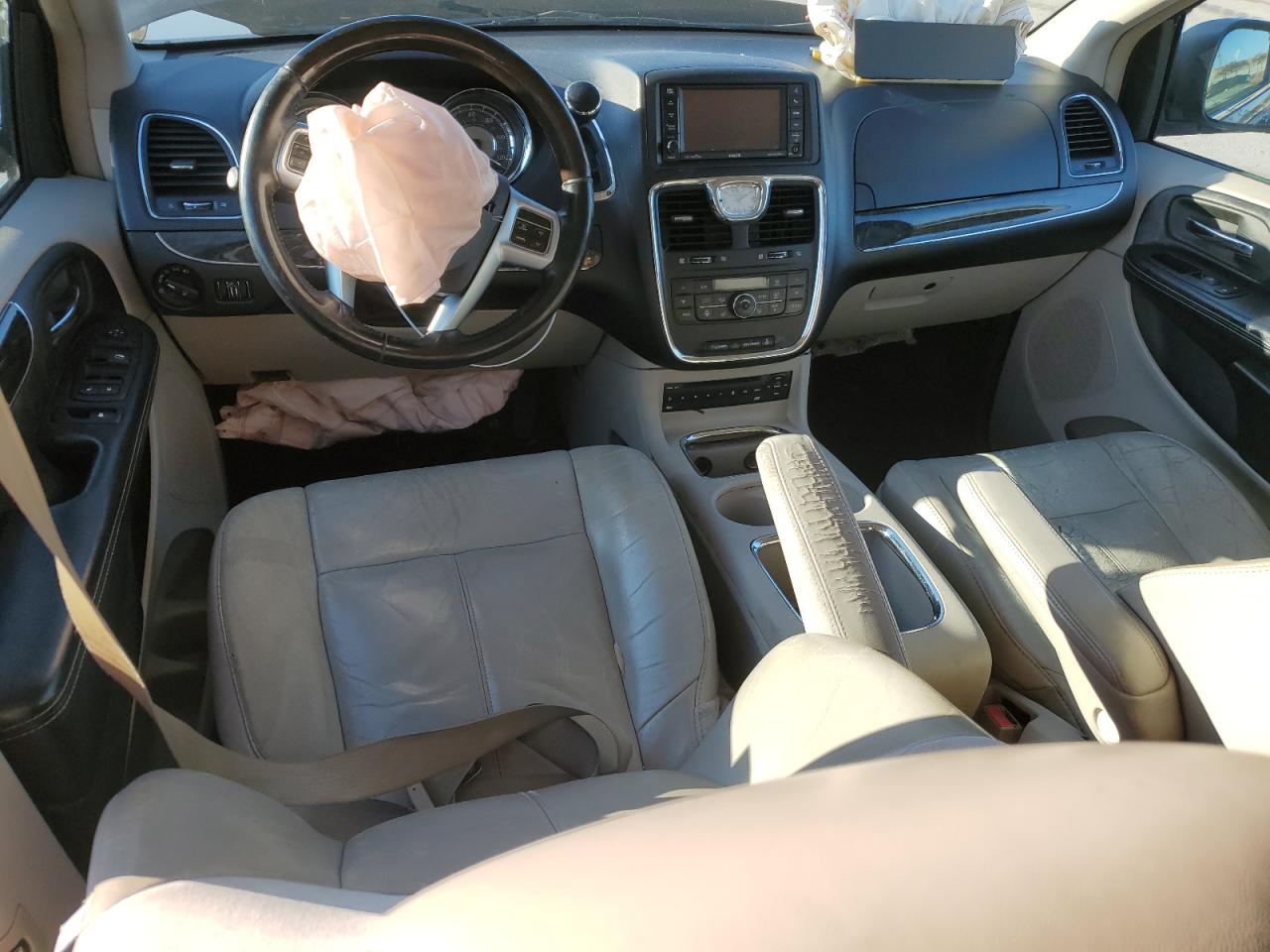 2012 Chrysler Town & Country - Image 8