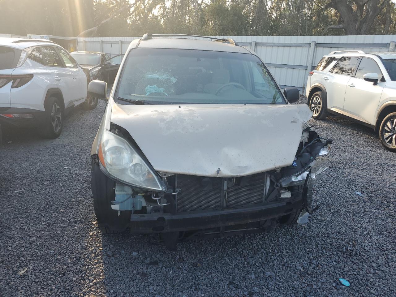 2007 Toyota Sienna - Image 5